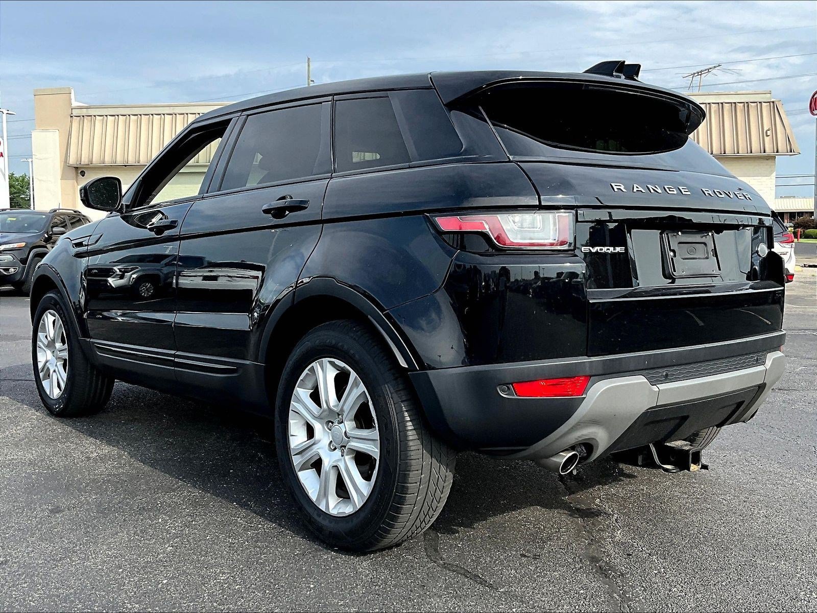 Used 2018 Land Rover Range Rover Evoque SE AWD/4WD image 4