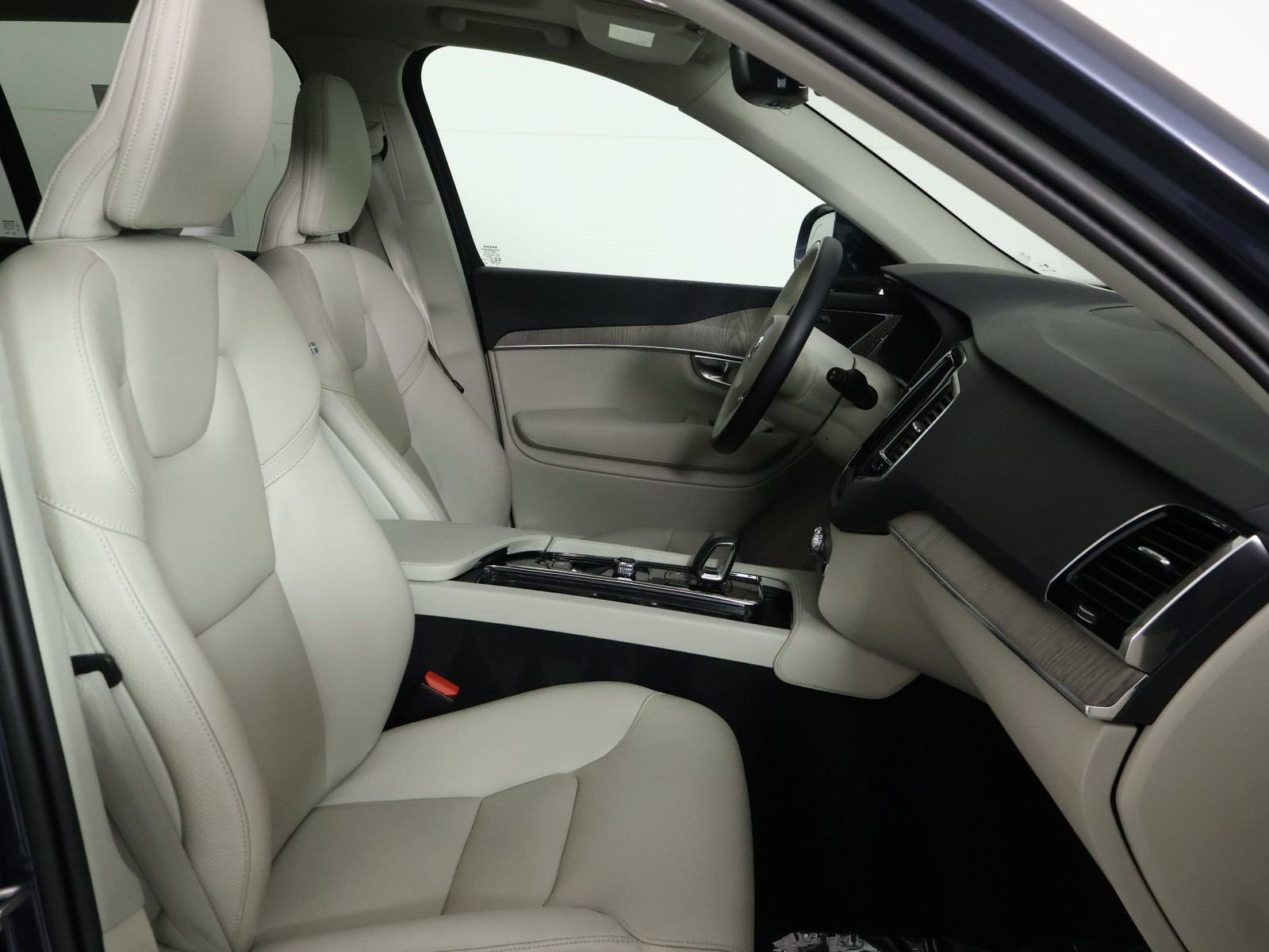 Certified 2023 Volvo XC90 B6 Plus w/ Protection Package Premier AWD/4WD image 29