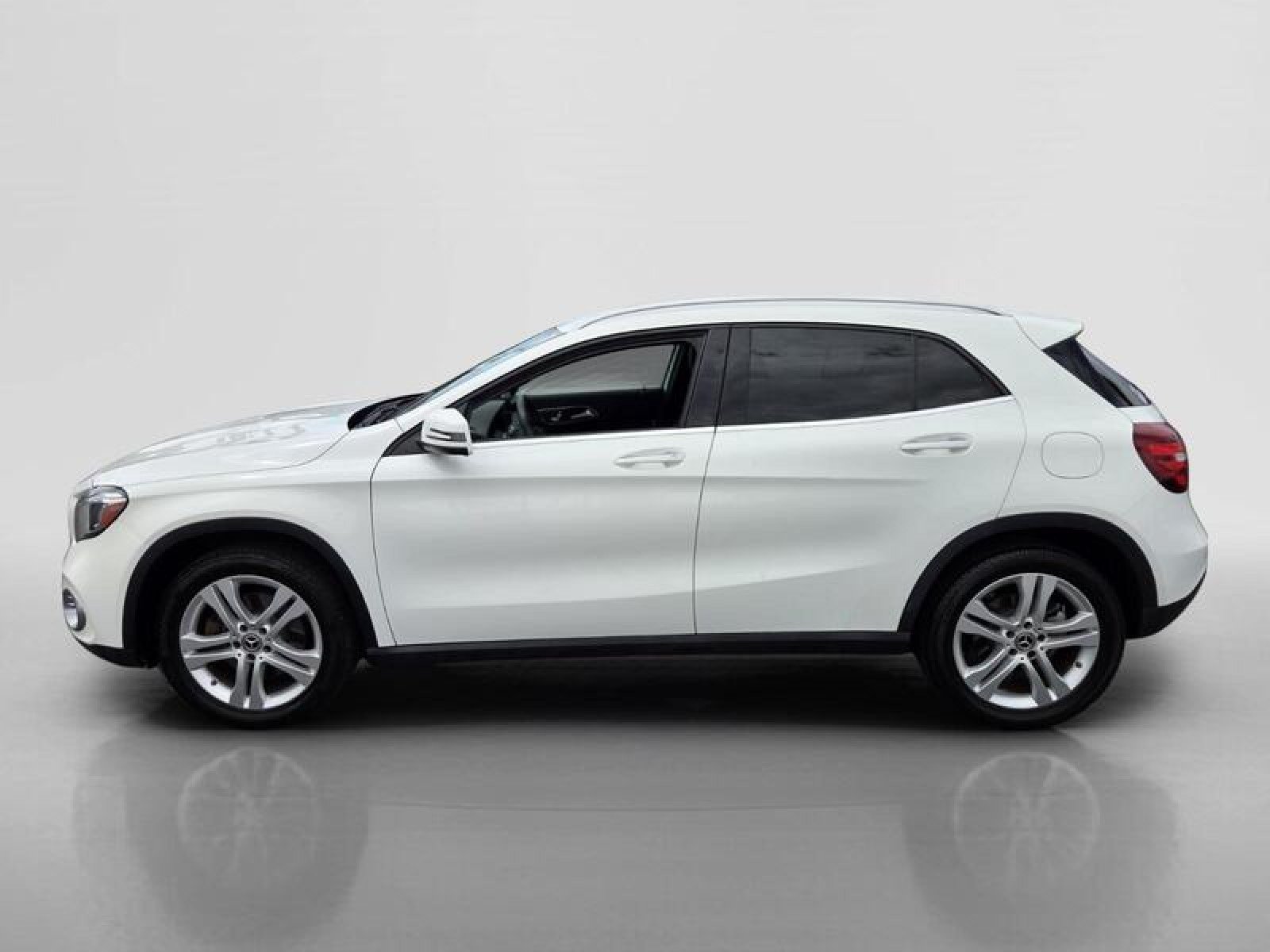 Used 2020 Mercedes-Benz GLA 250 4MATIC image 2