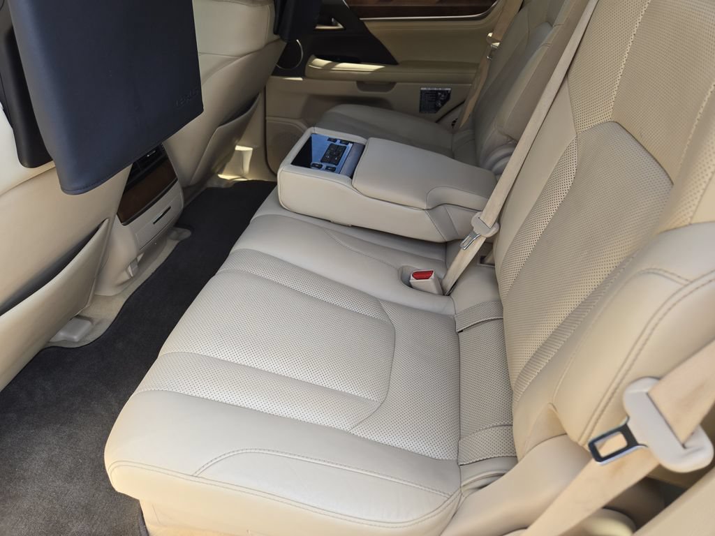 Used 2020 Lexus LX 570 4WD w/ Luxury Package image 30