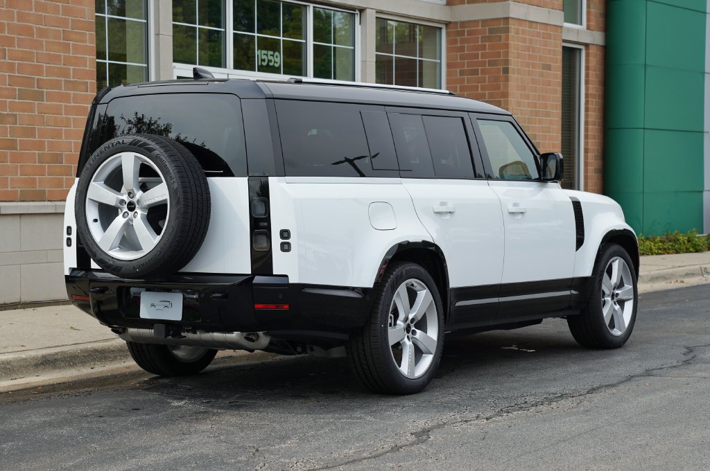 New 2026 Land Rover Defender 130 X-Dynamic SE AWD/4WD image 6