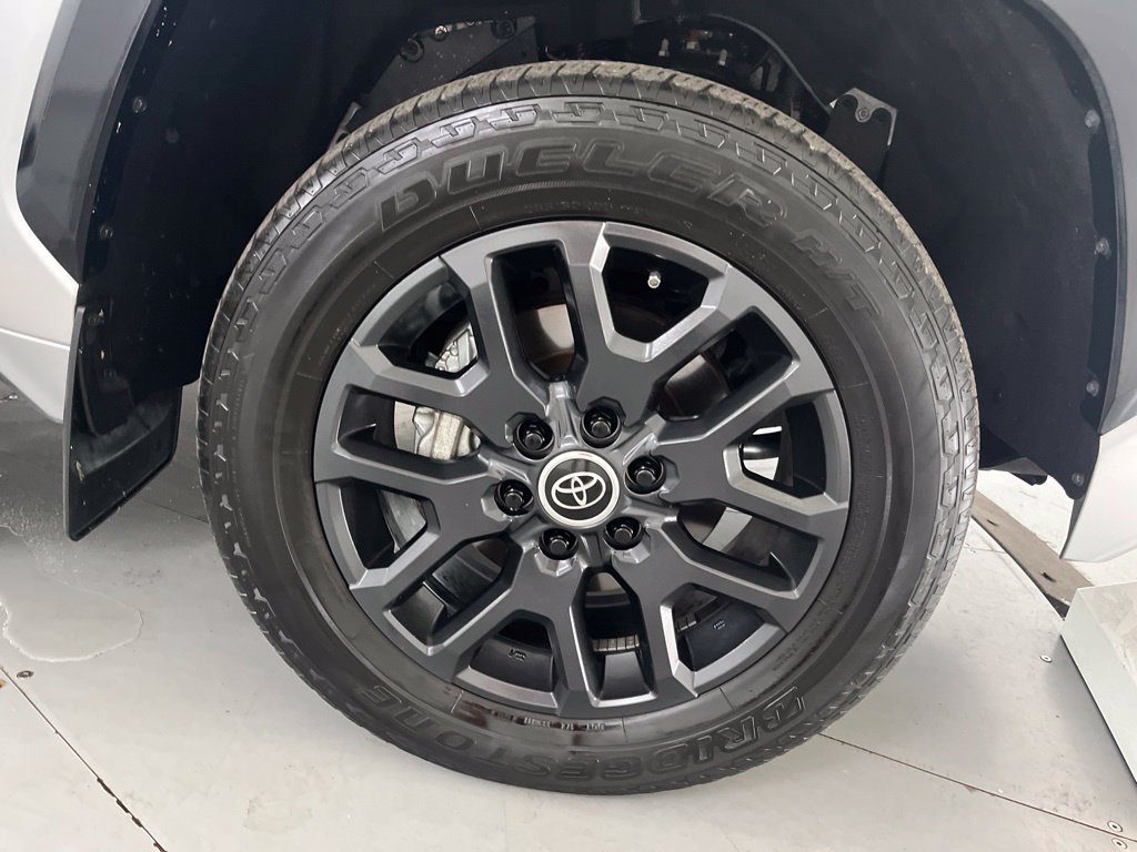 Used 2024 Toyota Tundra Platinum AWD/4WD image 17