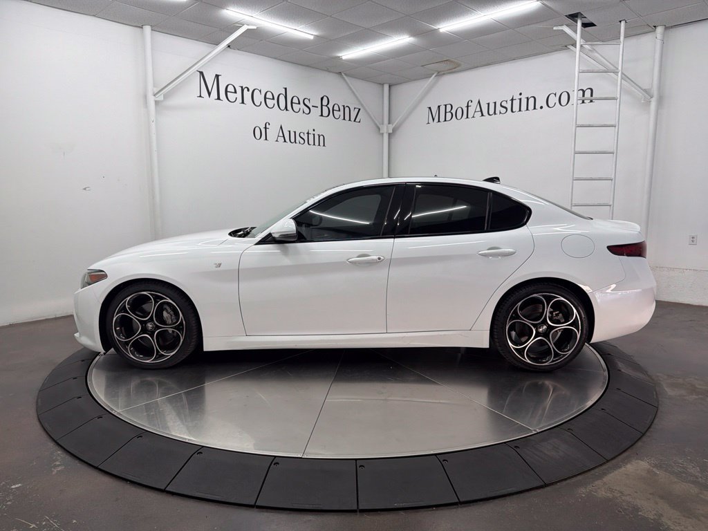 Used 2023 Alfa Romeo Giulia Ti RWD image 4