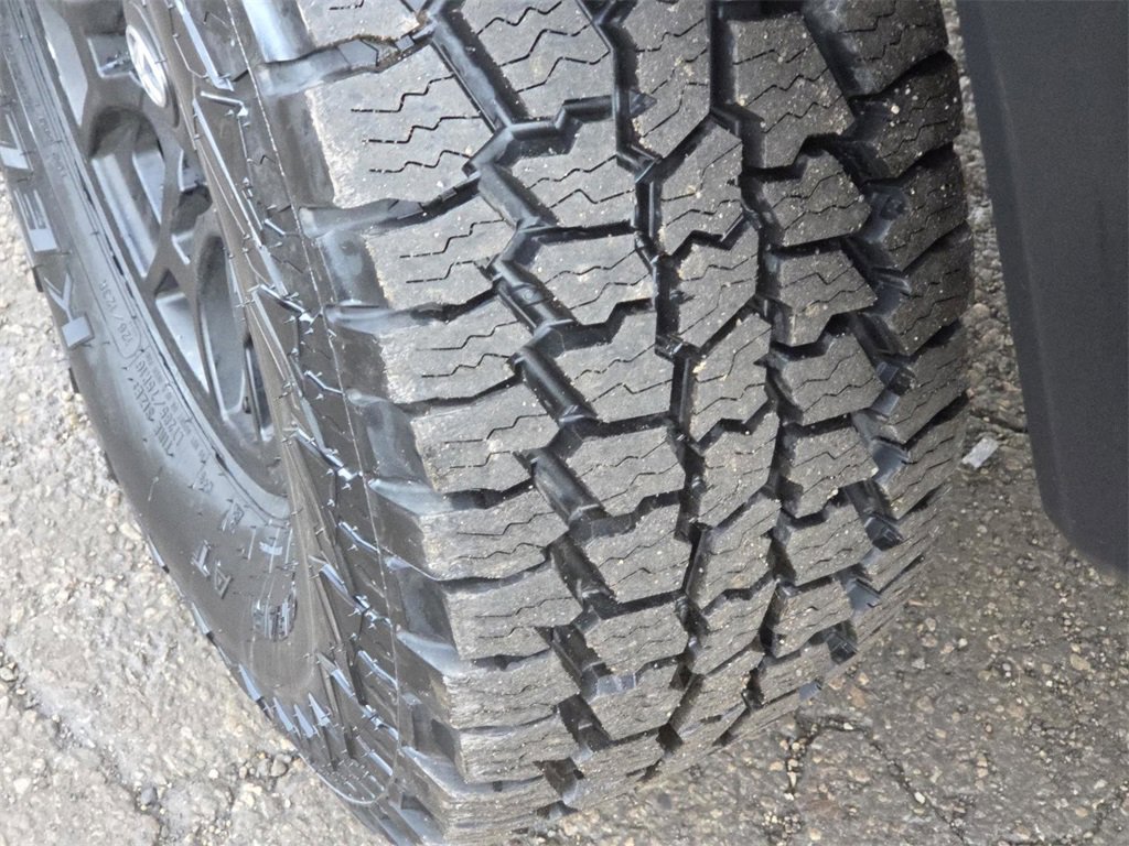 Used 2022 Toyota Tacoma TRD Off-Road w/ Black Out Package (TMS) image 9