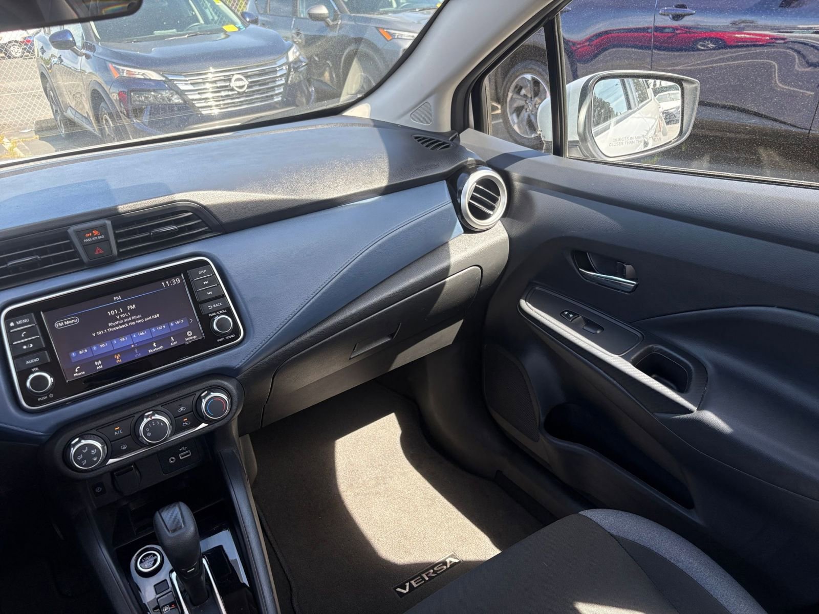 Used 2025 Nissan Versa SV image 33
