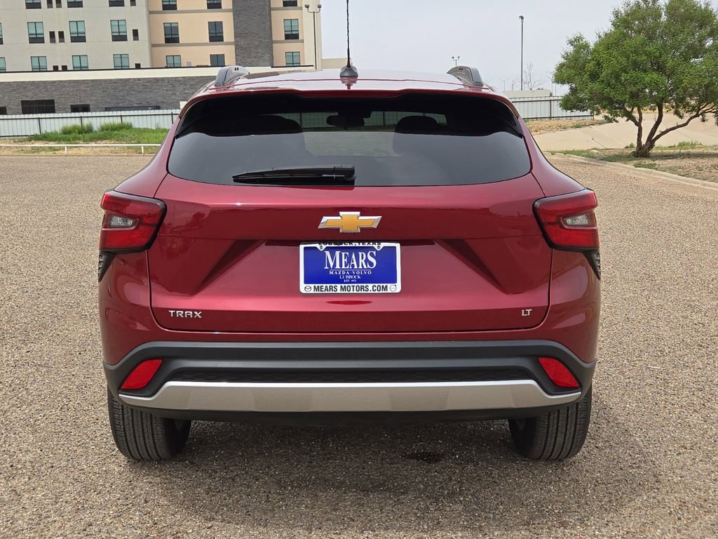 Used 2025 Chevrolet Trax LT FWD image 4