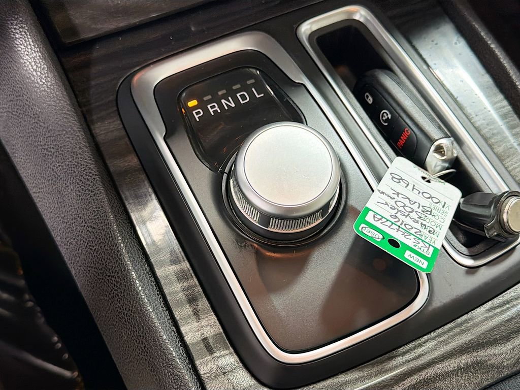 Used 2016 Chrysler 300 Limited image 18