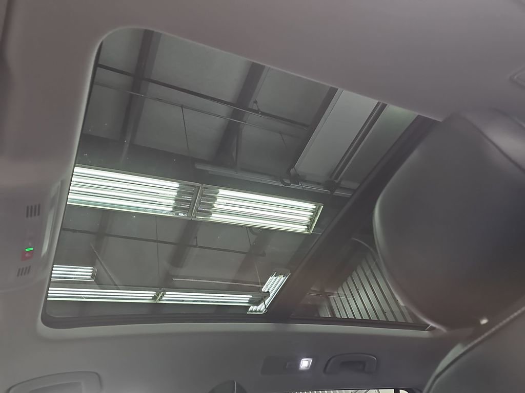 Used 2024 Volkswagen Tiguan SE image 28