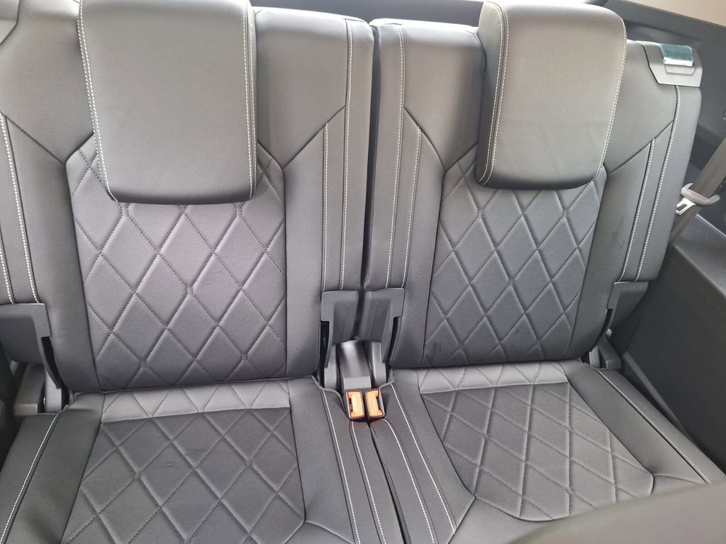 New 2025 Volkswagen Atlas SEL Premium R-Line image 25