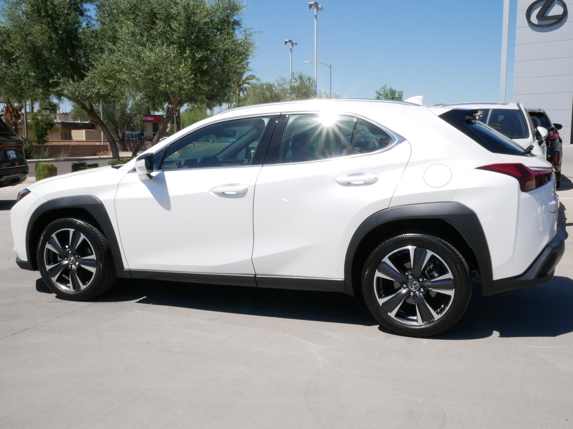 Certified 2025 Lexus UX 300h FWD image 5