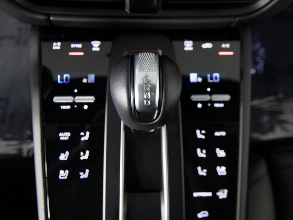 Certified 2026 Porsche Macan AWD/4WD image 31