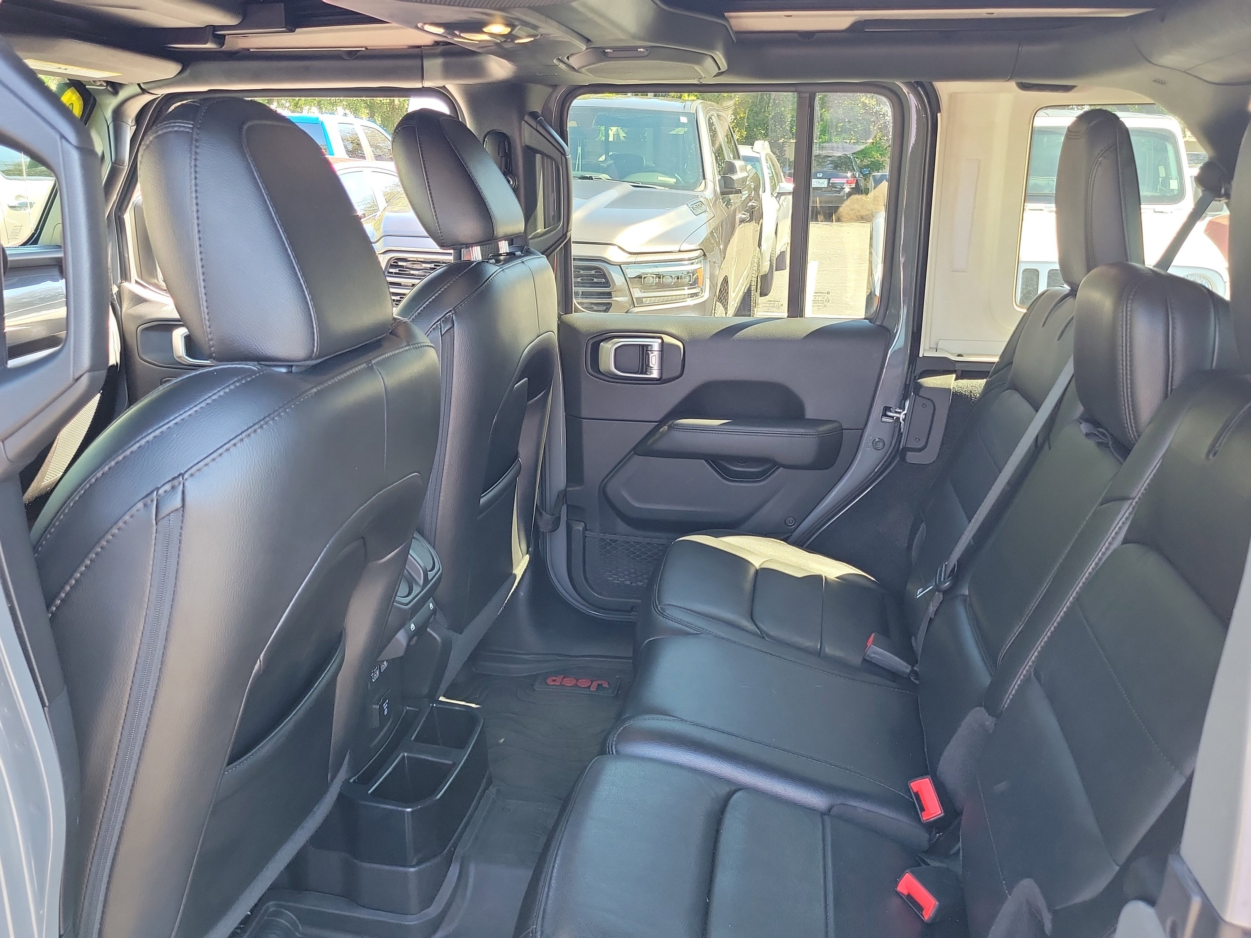 Used 2020 Jeep Wrangler Unlimited Sahara image 13