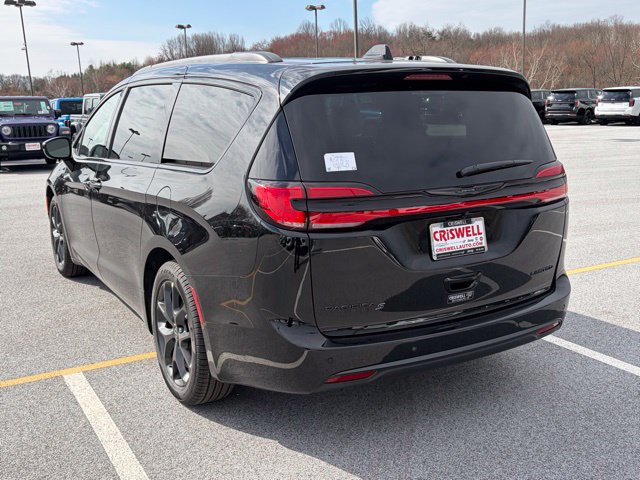 New 2026 Chrysler Pacifica Limited w/ S Appearance Package FWD image 5