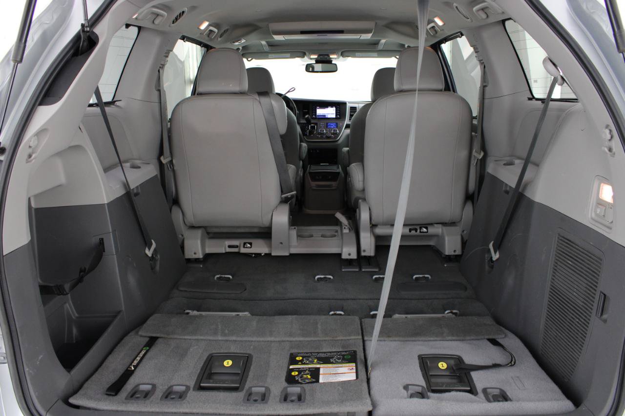 Used 2020 Toyota Sienna XLE Premium FWD image 59