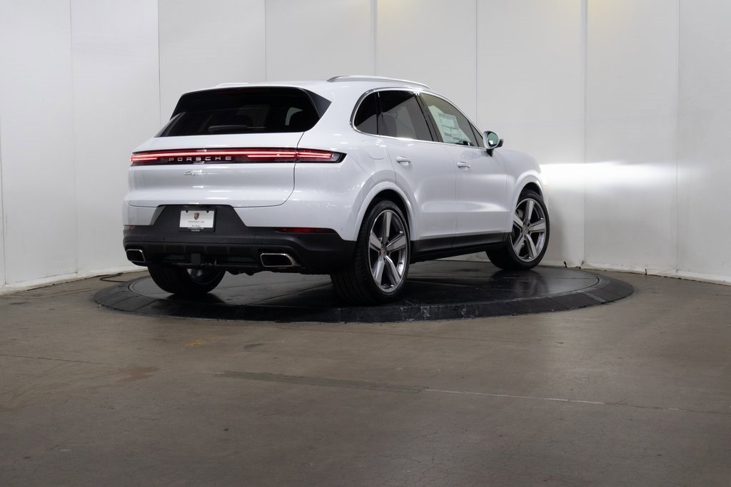 Used 2025 Porsche Cayenne image 7
