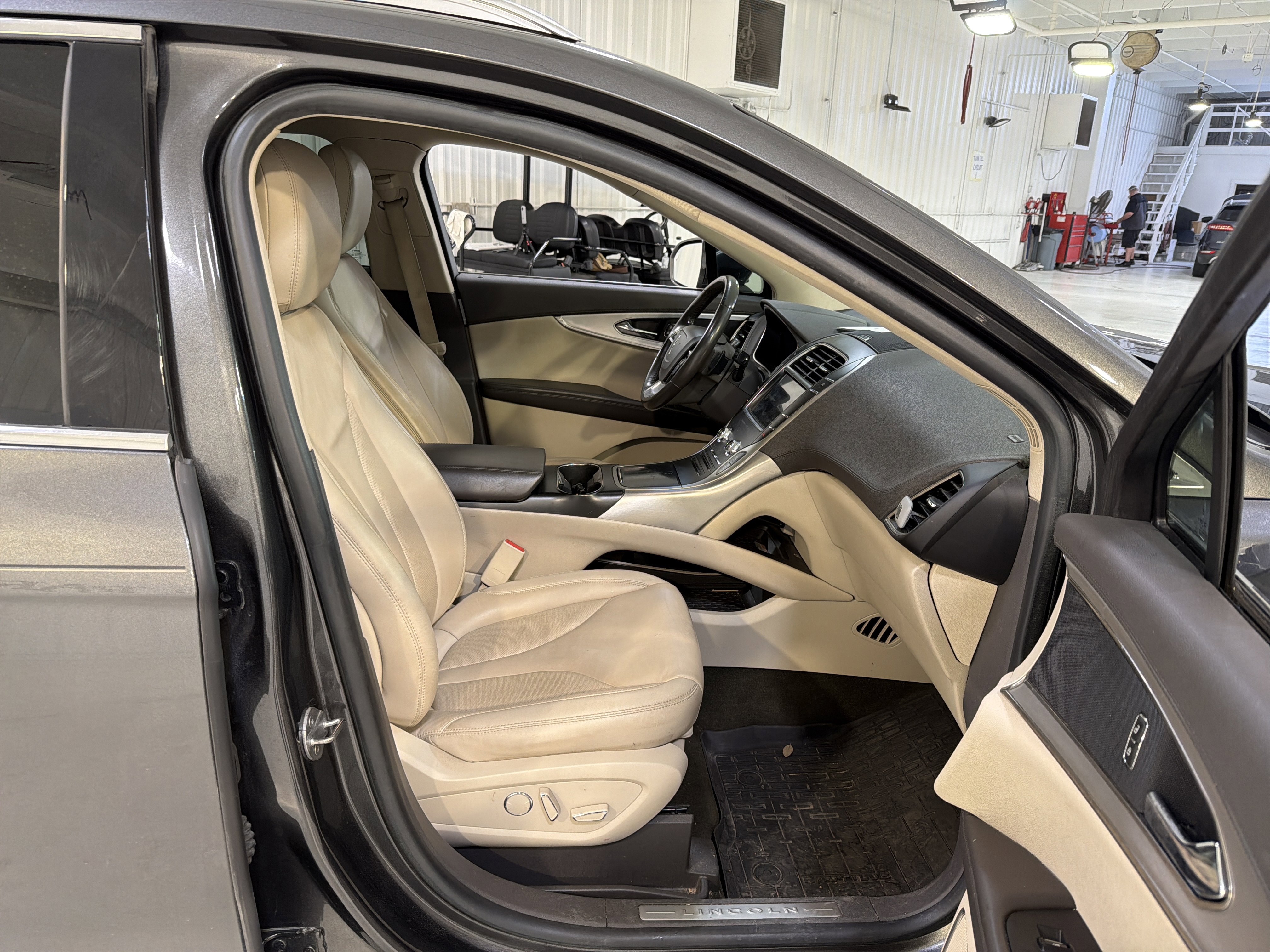 Used 2020 Lincoln Nautilus FWD w/ Equipment Group 101A image 13