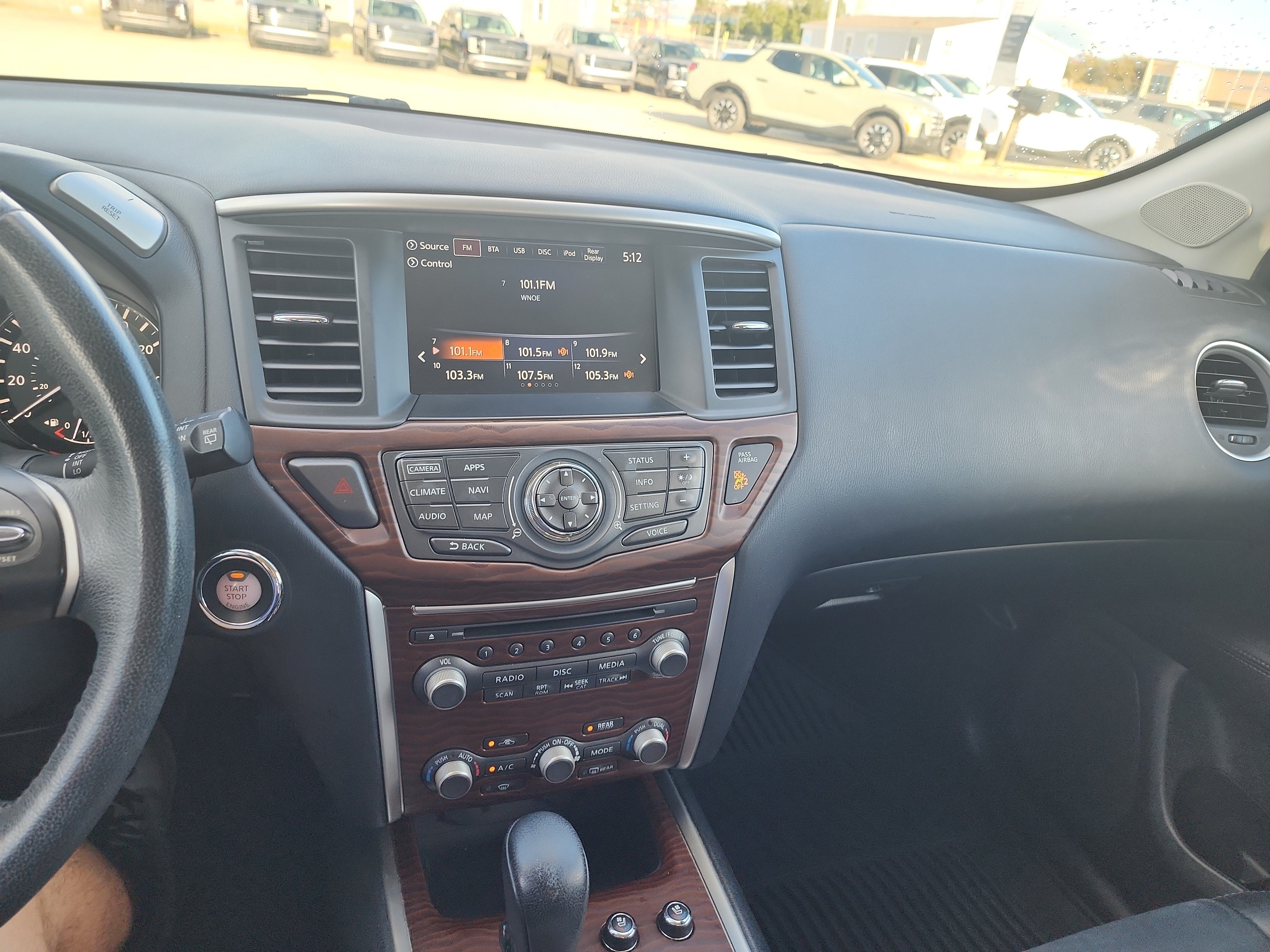 Used 2017 Nissan Pathfinder Platinum w/ Family Entertainment Package FWD image 22