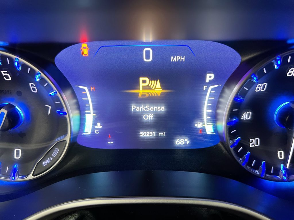 Used 2025 Chrysler Pacifica Select FWD image 13