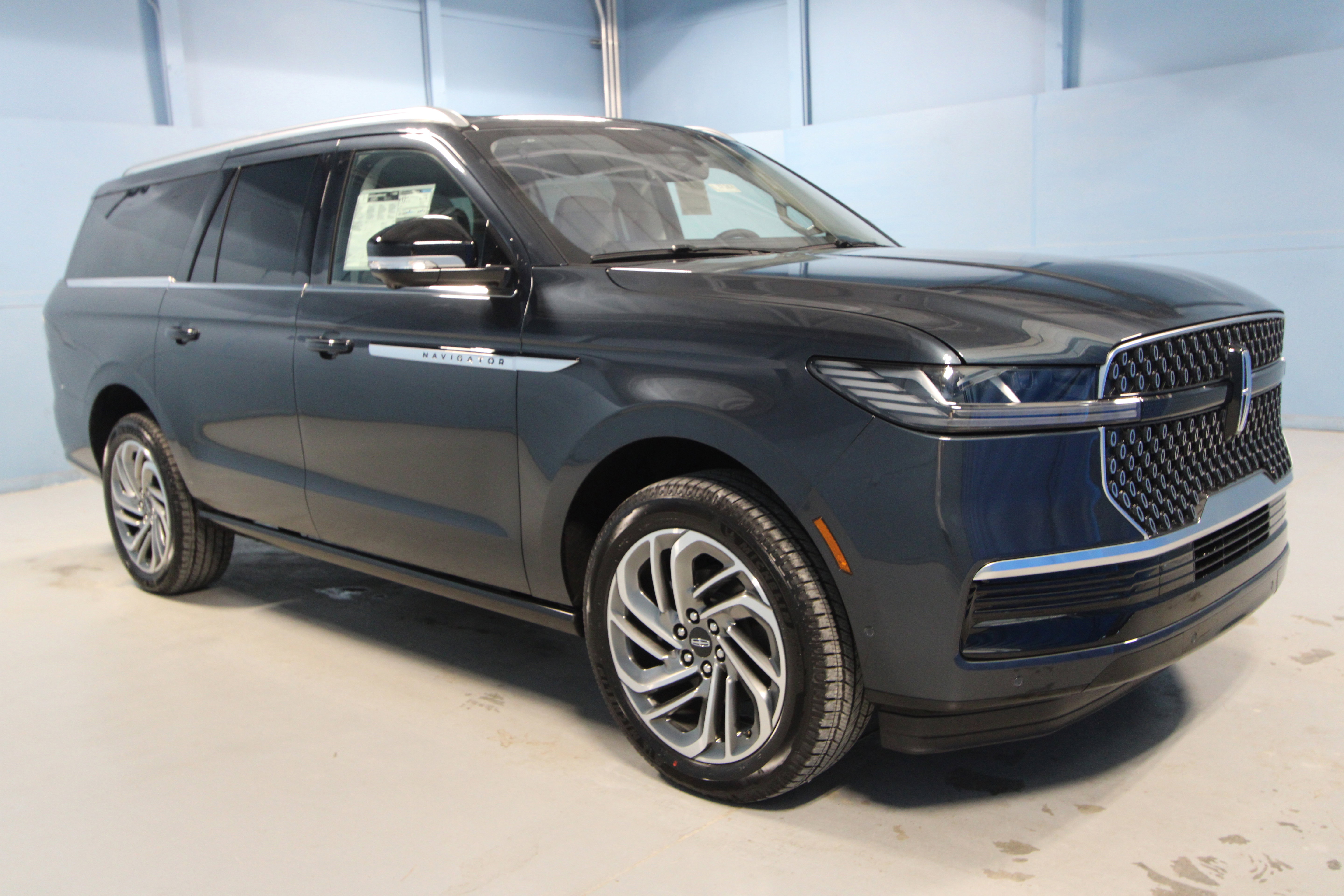 New 2025 Lincoln Navigator L Reserve image 1