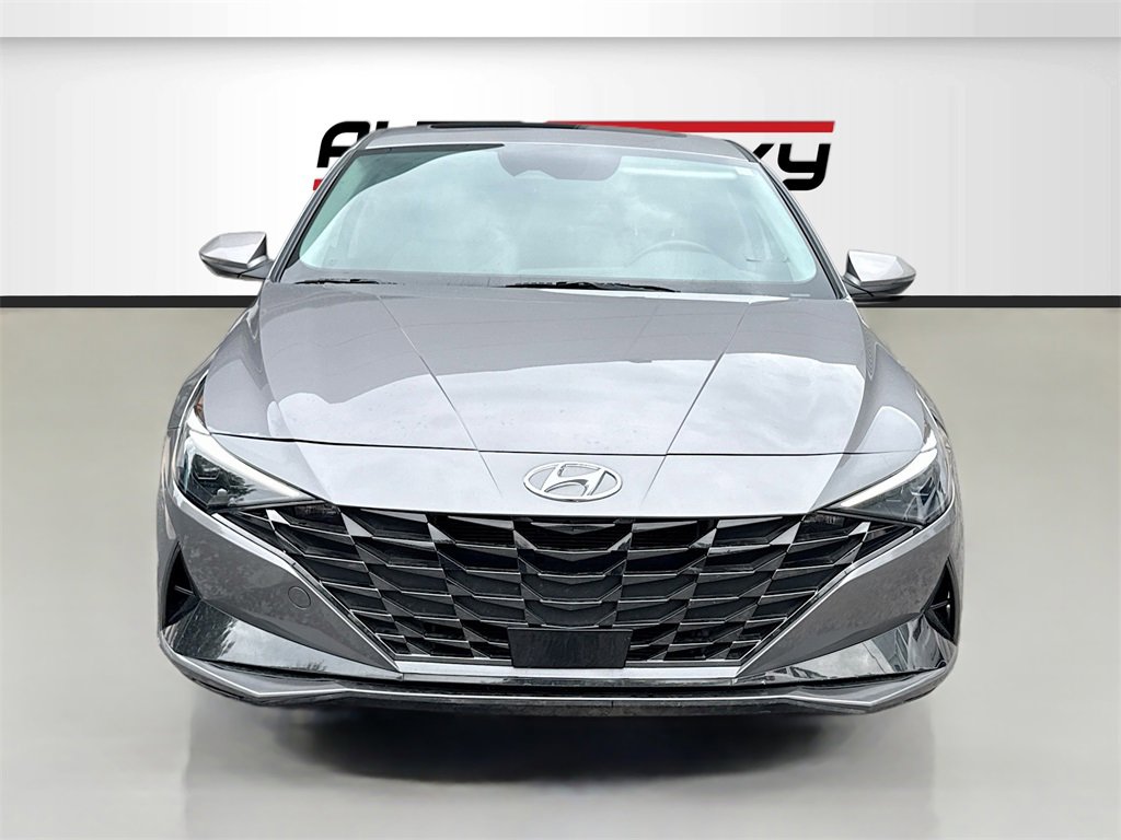 Used 2023 Hyundai Elantra Limited image 2