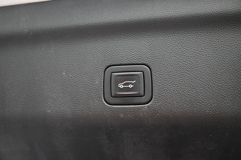 Used 2023 Chevrolet Suburban Premier AWD/4WD image 32