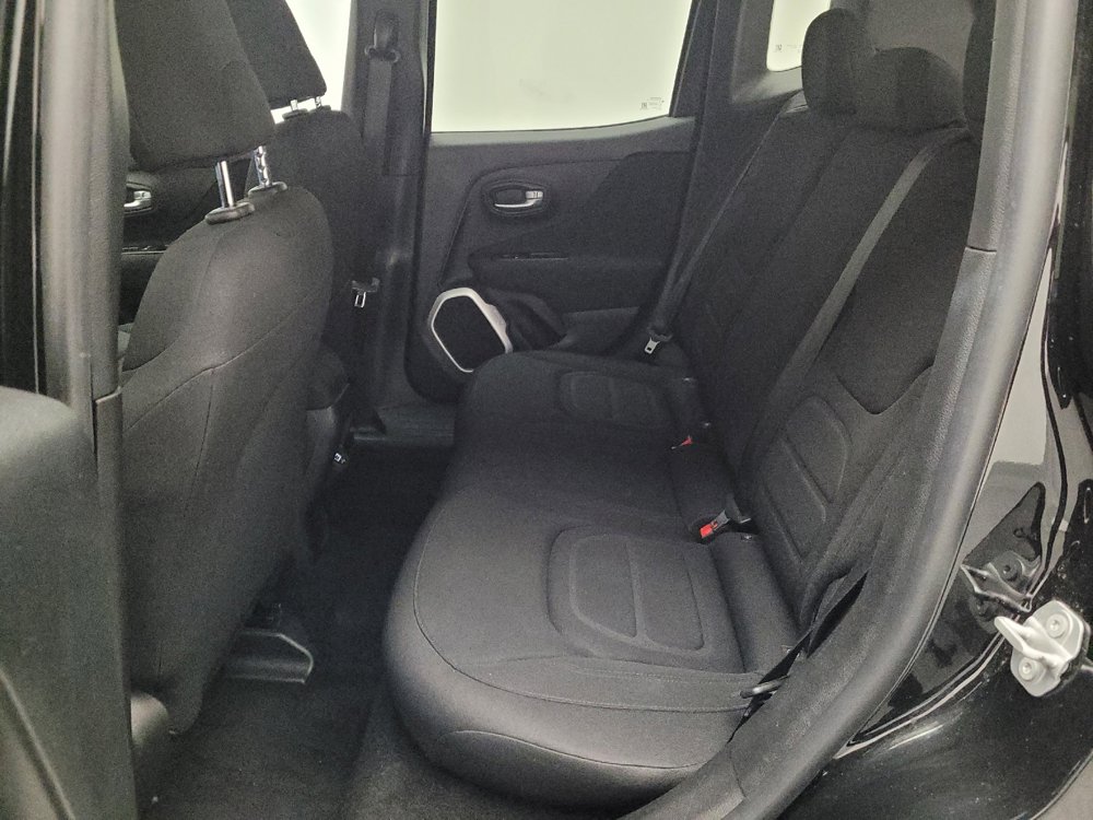 Used 2019 Jeep Renegade Latitude image 18