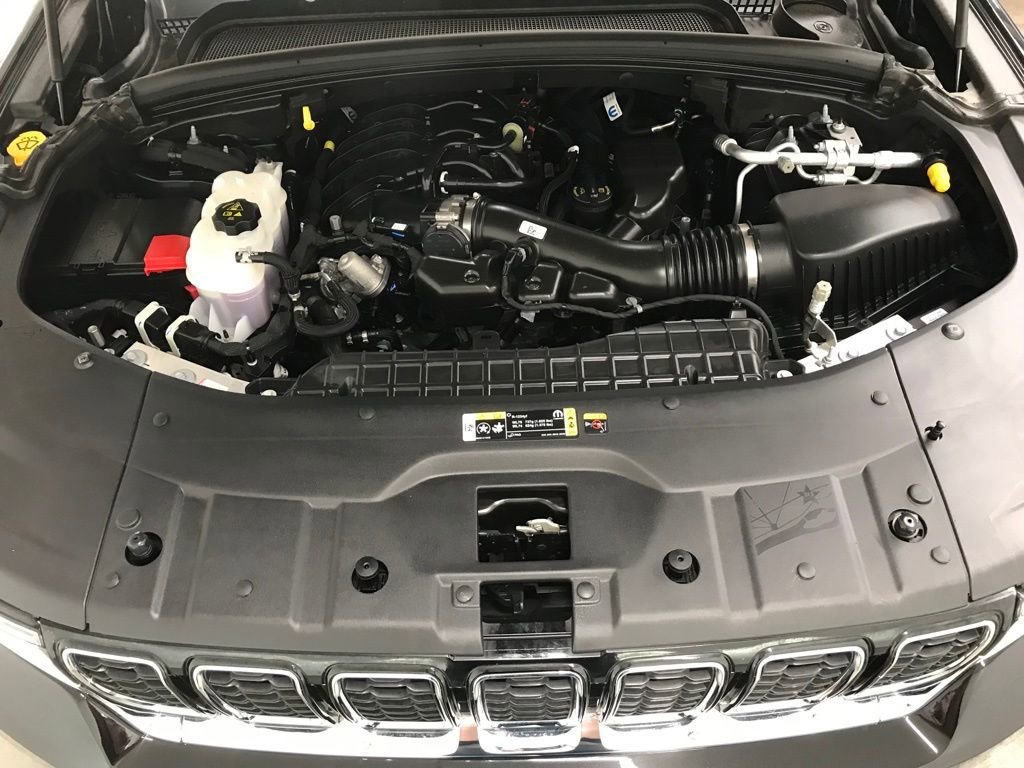 Used 2025 Jeep Grand Cherokee Limited image 35