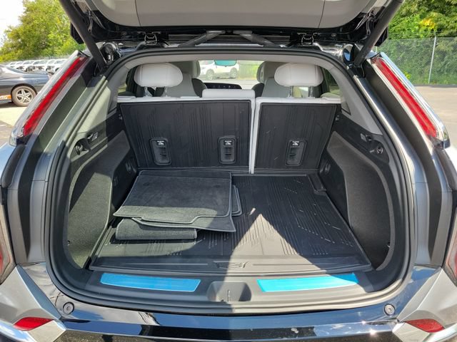 New 2027 Cadillac Optiq Luxury w/ LPO, Floor Liner Package AWD/4WD image 27