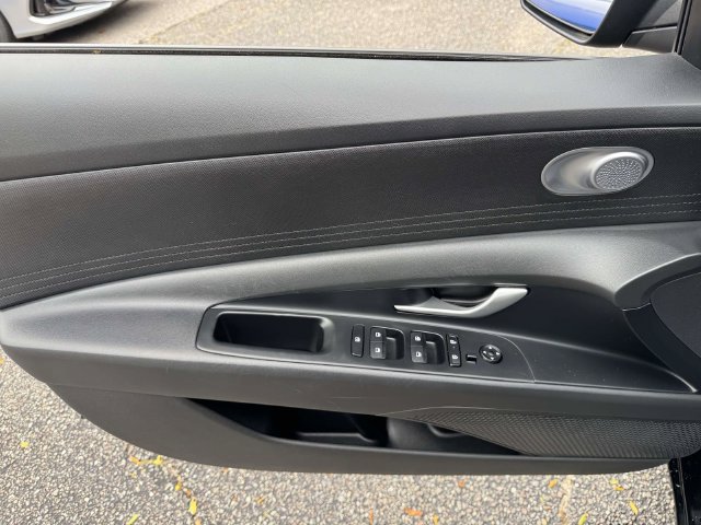 Used 2025 Hyundai Elantra SE FWD image 14