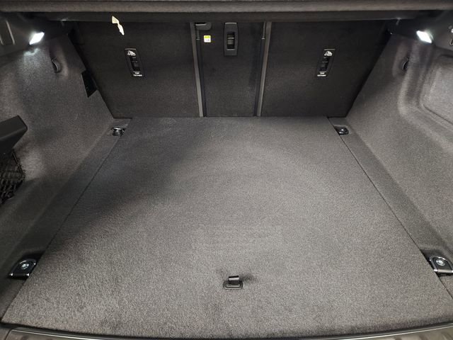 New 2026 Jaguar F-PACE SVR image 32