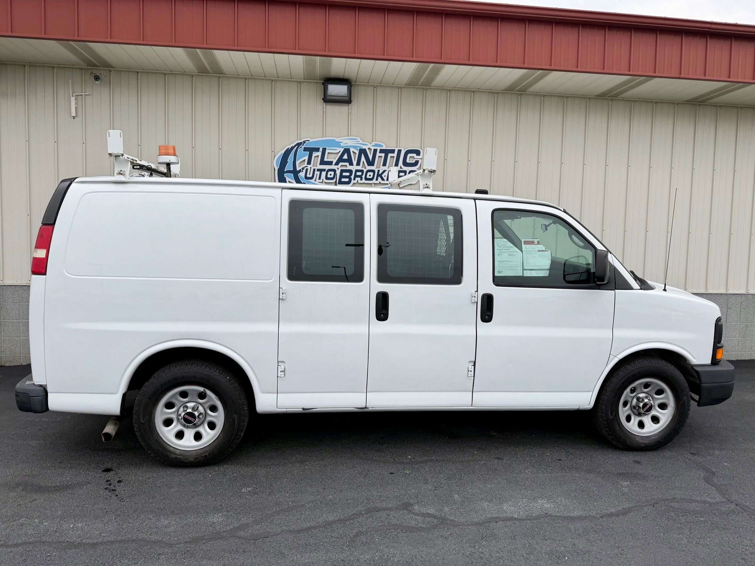 Used 2013 GMC Savana 1500 AWD image 3