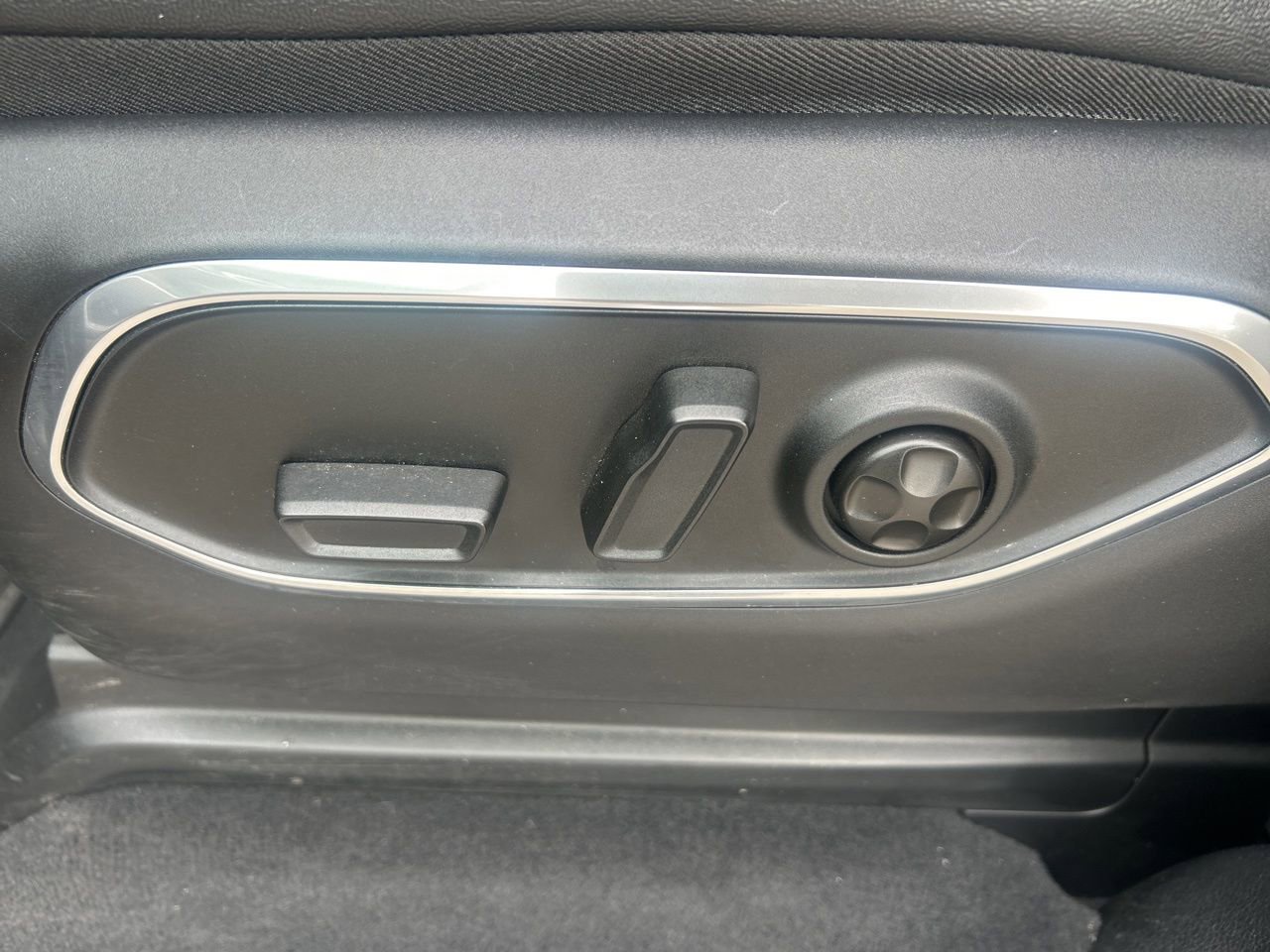 Used 2024 Jeep Wagoneer 2WD w/ Convenience Group I image 17