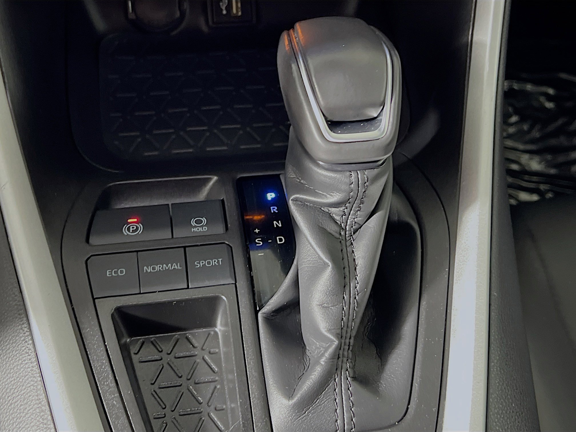 Used 2024 Toyota RAV4 XLE Premium image 24