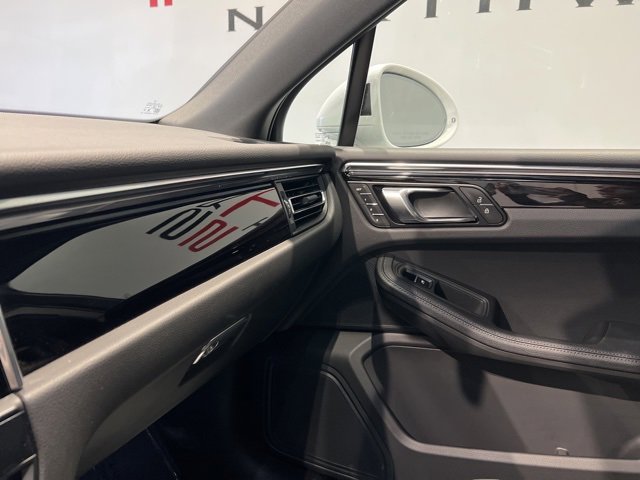 Used 2025 Porsche Macan Turbo image 19