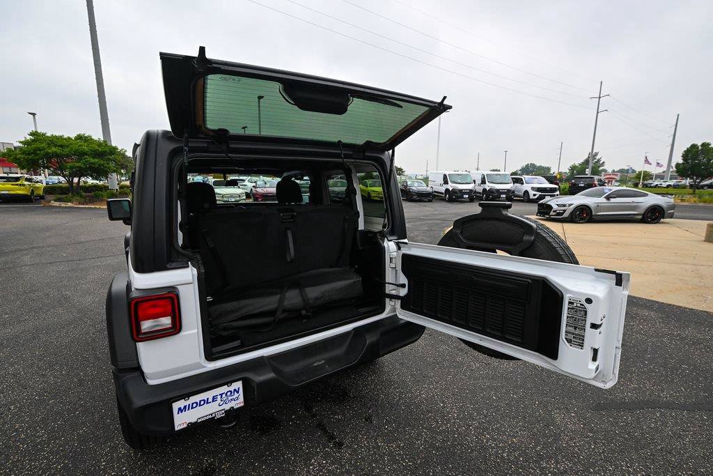 Used 2022 Jeep Wrangler Sport AWD/4WD image 16