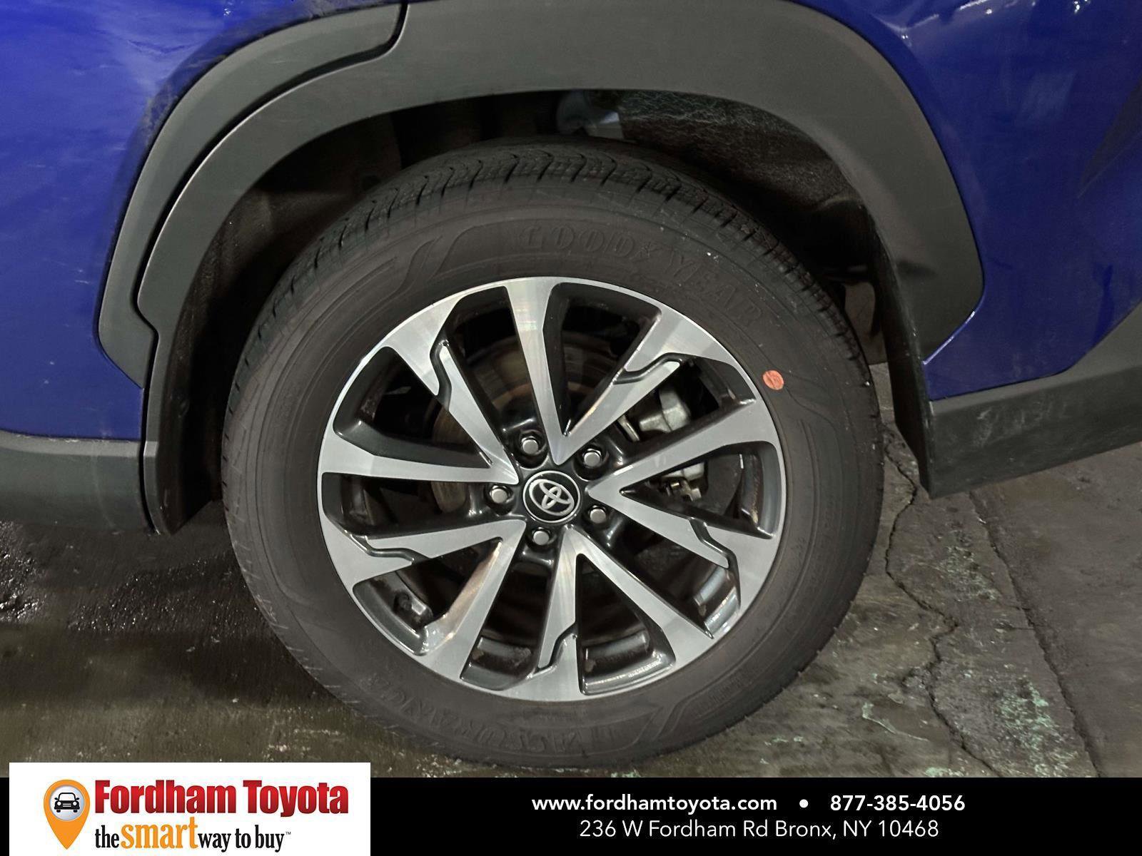 Used 2025 Toyota Corolla Cross XLE image 11