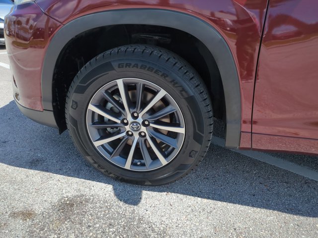 Used 2017 Toyota Highlander XLE image 25