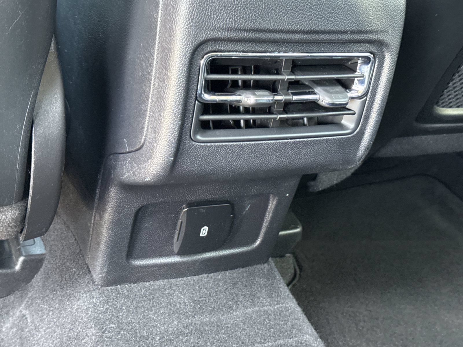 Used 2023 Lincoln Corsair FWD image 11