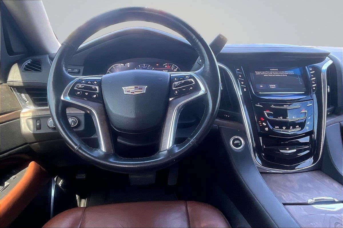 Used 2017 Cadillac Escalade Luxury AWD/4WD image 5