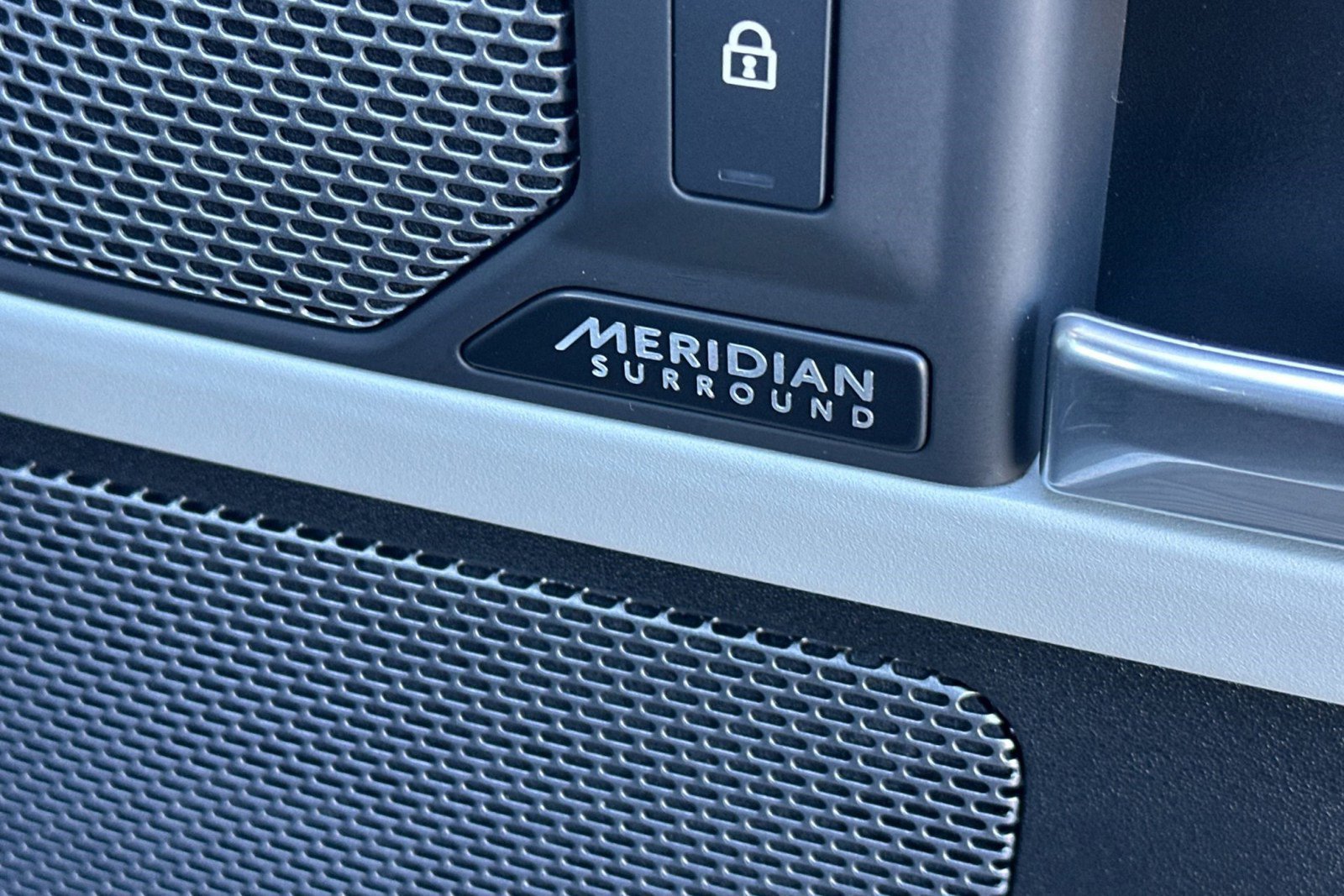 Certified 2023 Land Rover Defender 110 SE image 15