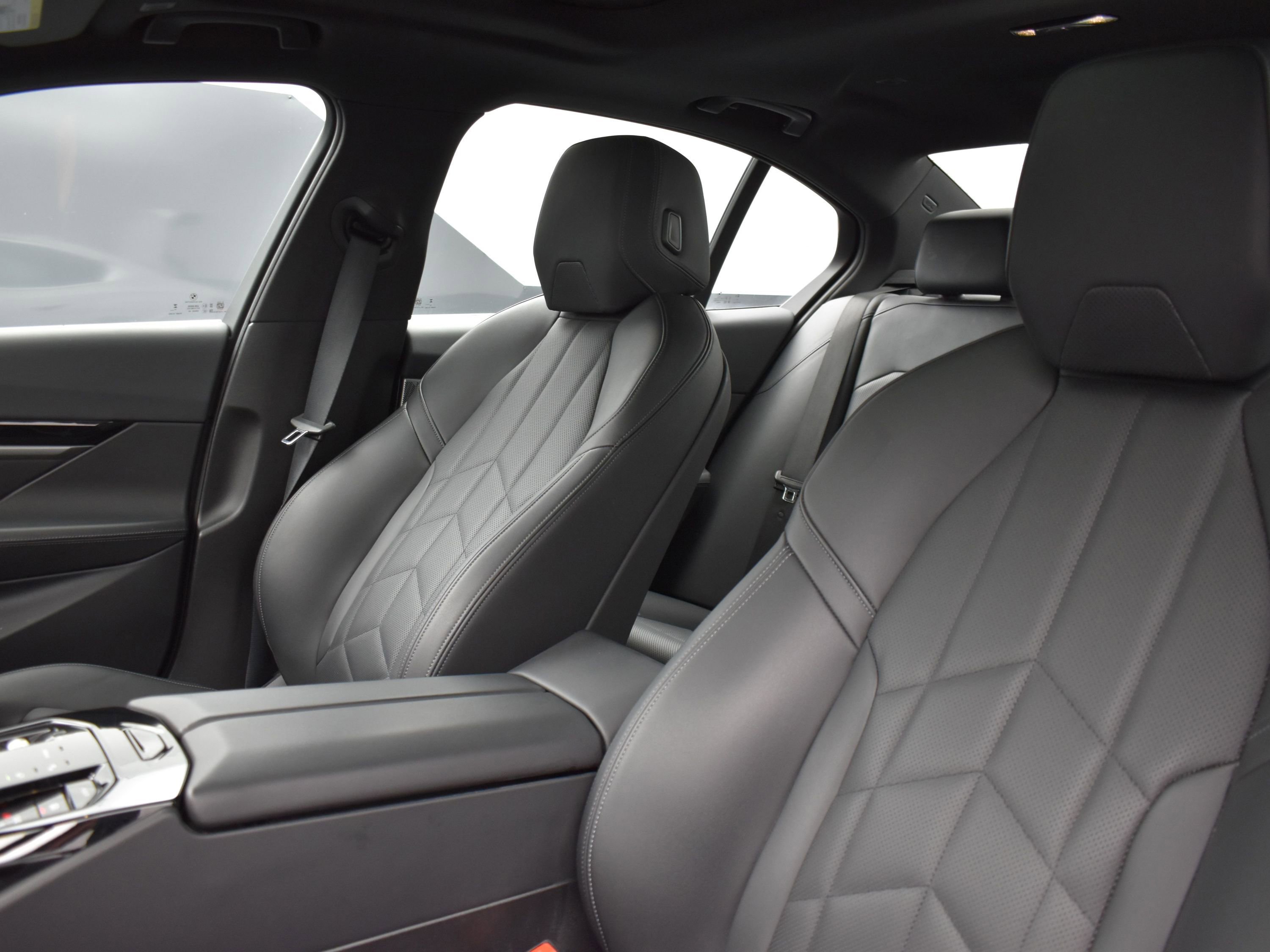 Used 2025 BMW 530i RWD image 12