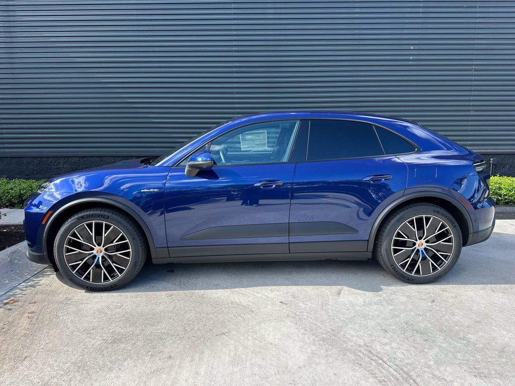 Used 2026 Porsche Macan 4 Electric AWD/4WD image 2