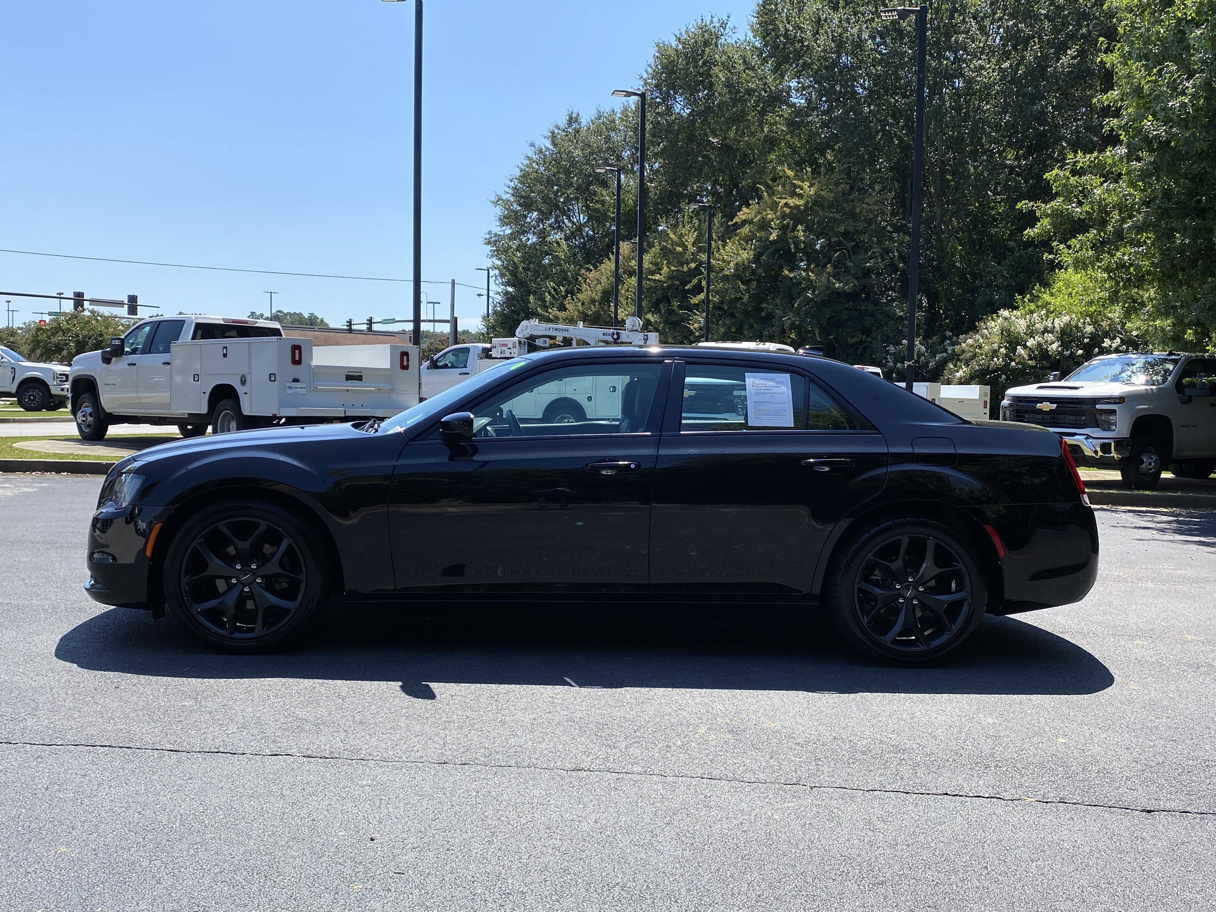 Used 2020 Chrysler 300 Touring w/ Sport Appearance Package image 6