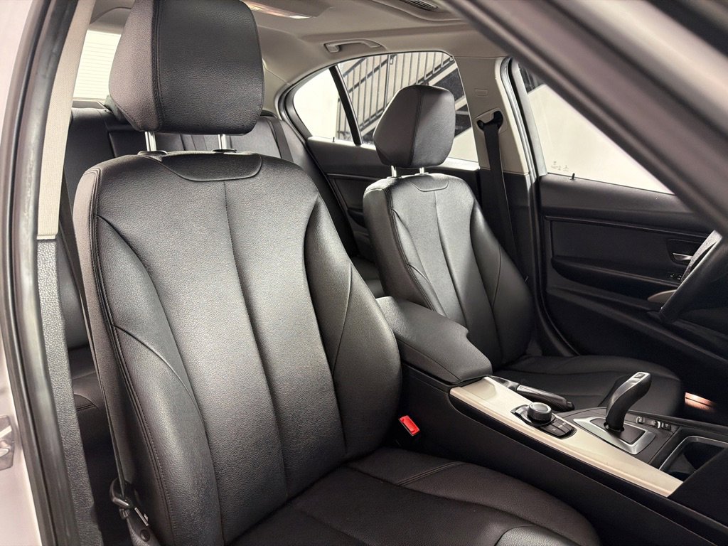 Used 2015 BMW 320i xDrive Sedan AWD/4WD image 24