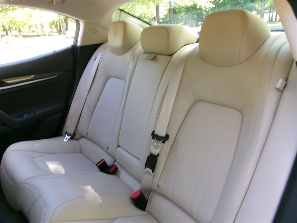 Used 2016 Maserati Ghibli RWD image 26