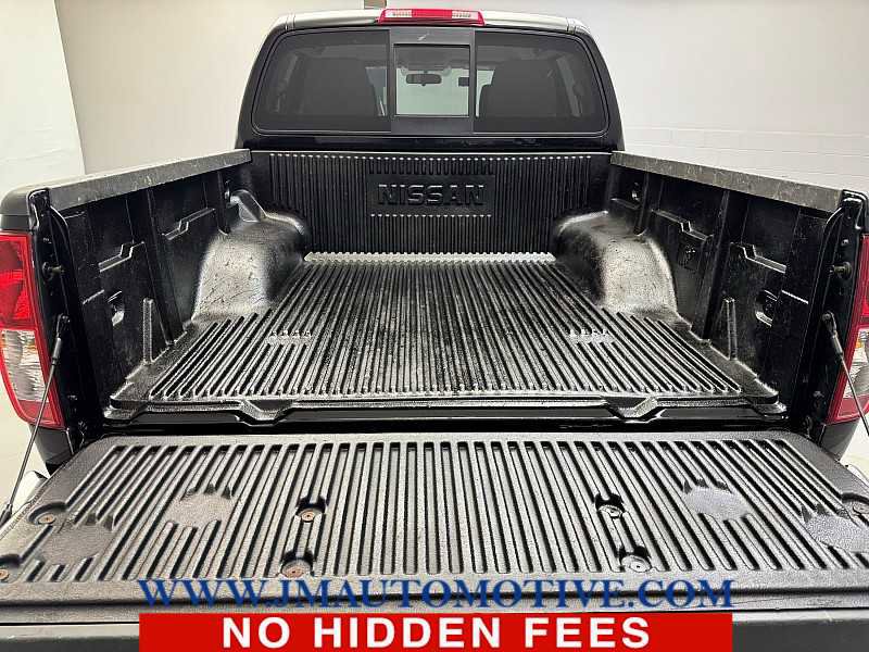 Used 2019 Nissan Frontier SV image 11