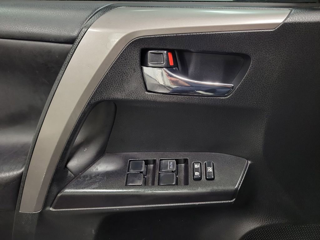 Used 2017 Toyota RAV4 XLE image 18
