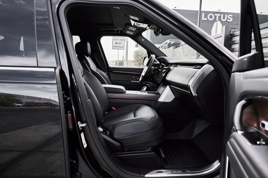 Used 2025 Land Rover Range Rover Long Wheelbase SE image 19