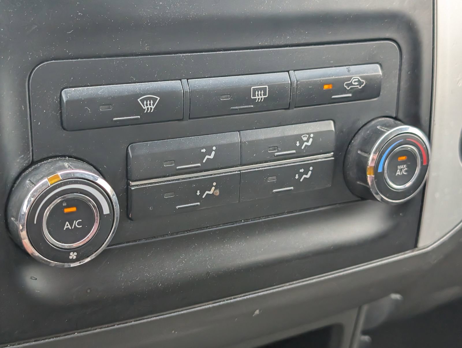 Used 2015 Nissan Xterra S image 22