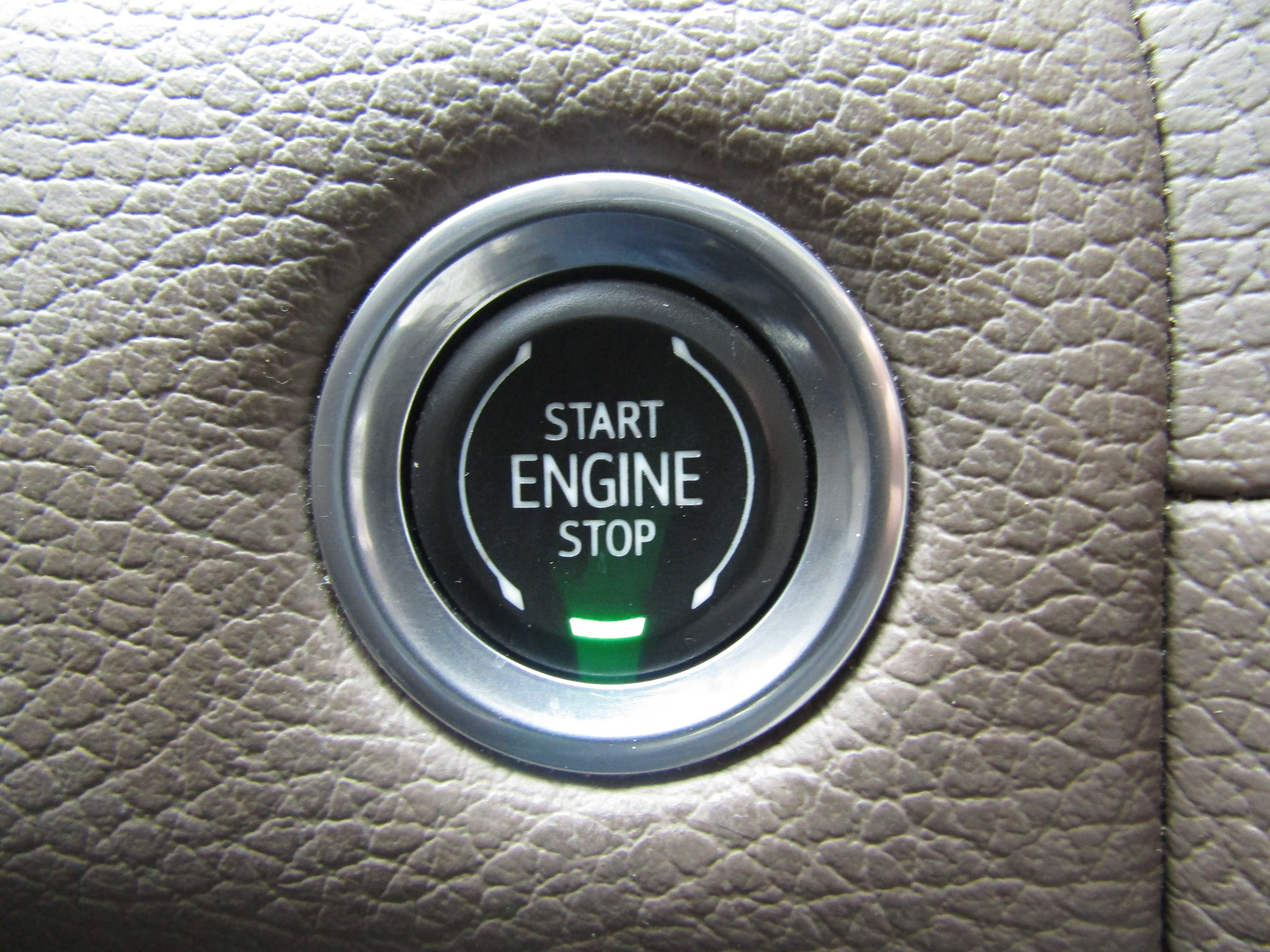 Used 2021 GMC Yukon XL Denali w/ Denali Premium Package image 13